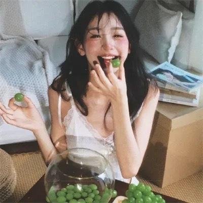 夜晚的水母不会游泳